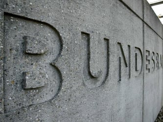 Im Dezember hatten die Experten nur mit einem Plus von 1,0 Prozent für 2015 gerechnet - nun sollen es 1,7 Prozent werden. Foto: Frank May