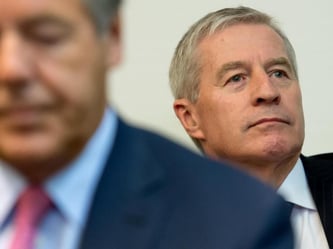 Der ehemalige Vorstandsvorsitzende der Deutschen Bank, Josef Ackermann (l.), und der heutige Co-Chef Jürgen Fitschen bei einem früheren Verhandlungstermin in München. Foto: Sven Hoppe/Archiv