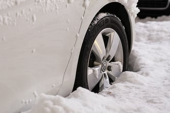  Autofahrer sollten im Winter gut auf Stau oder Pannen vorbereitet sein (Smbolbild; Foto: pixabay.com / qimono)