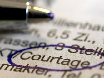 Mit der Mietpreisbremse wurde zum 1. Juni 2015 auch das sogenannte Bestellerprinzip bei Maklergebühren eingeführt. Nun trägt derjenige die Kosten, der den Vermittler beauftragt hat - das sind in der Regel die Vermieter. Foto: Marijan Murat