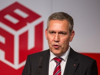 IG-BAU-Chef Robert Feiger fordert eine effiziente Kontrolle zur Einhaltung des Mindestlohns. Foto: Hannibal/Archiv