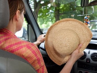 Kühlen Kopf bewahren: Bei hohen Temperaturen verlieren Autofahrer schnell die Konzentration am Steuer. Viele Pausen können helfen. Foto: Kai Remmers