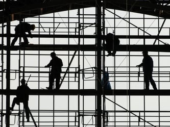 Volkswirten zufolge wird der Arbeitsmarkt vor allem von der schwachen Konjunktur im ersten Quartal beeinflusst. Foto: Boris Roessler