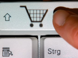 Beim Einkauf im Internet kann die Suche nach bestimmten Marken sehr hilfreich sein. Doch häufig werden dabei auch Nachahmerprodukte angezeit. Rechtlich ist dies zulässig. Foto: Jens Büttner