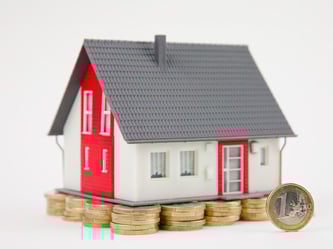 Ex-Partner, die ein gemeinsames Haus besitzen, sind auch nach der Trennung noch beide verpflichtet, sich finanziell an der Instandhaltung zu beteiligen. Foto: Kai Remmers