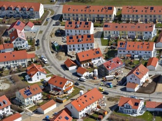 Eine Neubausiedlung von oben. Foto: Peter Kneffel/Archiv