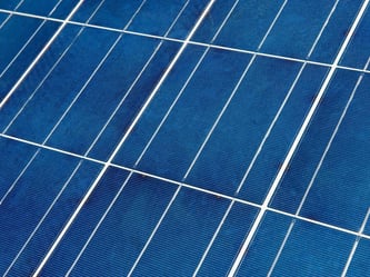 Wer ein Angebot für eine Photovoltaikanlage einholt, sollte darauf achten, dass dieses eine Ertragsprognose umfasst. Foto: Tobias Hase