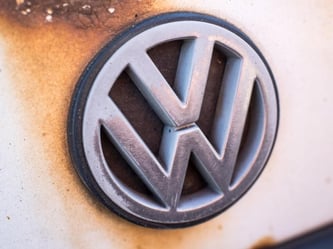 Der frühere VW-Konzernchef Bernd Pischetsrieder und der frühere VW-Markenchef Wolfgang Bernhard hatten nach eigenen Angaben keinerlei Kenntnis vom Einbau der Manipulationssoftware bei Abgastests. Foto: Ole Spata