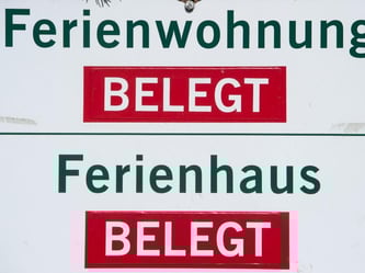 Zum Themendienst-Bericht von Philipp Laage vom 19. Januar 2016: Ferienhaus schon belegt? Keine Sorge, im Internet gibt es mittlerweile verschiedenste Portale und Suchmaschinen, über die sich Ferienwohnungen und -häuser suchen und buchen lassen. (Archivbil