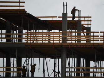 Der ifo-Index gilt als Frühindikator für die Entwicklung der deutschen Wirtschaft und wird monatlich aus der Befragung von rund 7000 Unternehmen aus Industrie, Handel und der Bauwirtschaft ermittelt. Foto: Arne Dedert