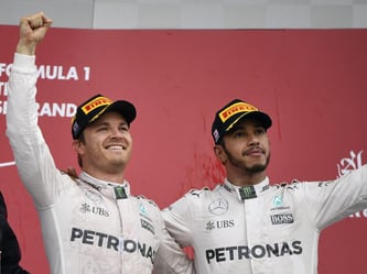 Nico Rosberg und Lewis Hamilton machen den Titel erneut unter sich aus. Foto: Franck Robichon
