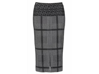 Ein Bleistiftrock verträgt den Mustermix. Foto: McArthurGlen Designer Outlets (CC BY-SA 2.0)