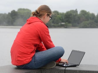 Surfen in der ganzen Stadt: Das WLAN-Gesetz soll den Zugang zum Internet erleichtern, ist aber umstritten. Foto: Daniel Bockwoldt/Archiv