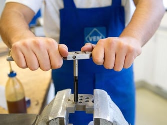 In den Handwerksberufen oder bei Berufskraftfahrern gibt es deutlich mehr freie Lehrstellen als Bewerber. Foto: Sebastian Kahnert