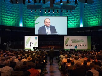 Joachim Rukwied, alter und neuer Präsident des Deutschen Bauernverbandes eröffnet den Deutschen Bauerntag in Hannover mit einer kämpferischen Rede. Foto: Sebastian Gollnow