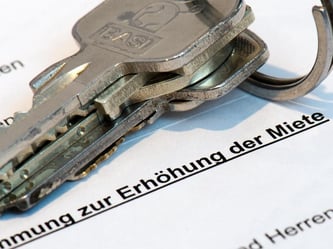 In begehrten Großstadtvierteln und Unistädten werdenn bezahlbare Wohnungen knapp - die Mietpreisbremse soll dem entgegenwirken. Foto: Arno Burgi