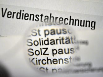 Der Solidaritätszuschlag liegt bundeseinheitlich bei 5,5 Prozent. Foto: Achim Scheidemann/Archiv