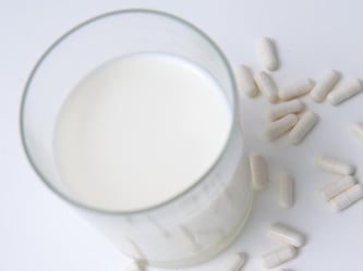 Laktase-Tabletten sind bei einer Milchzucker-Unverträglichkeit kein Garant für einen beschwerdefreien Verzehr von Milchprodukten. Foto: Andrea Warnecke