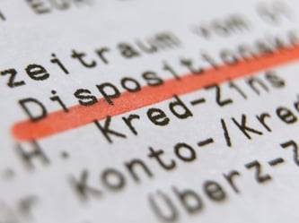 Für ihre Guthaben erhalten die Sparer in Deutschland fast nichts, für Dispo-Kredite werden sie von vielen Banken immer noch kräftig zur Kasse gebeten. Foto: Karl-Josef Hildenbrand