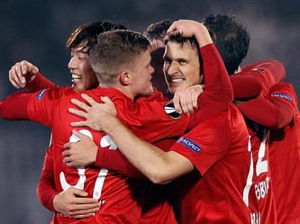 In Augsburg herrschte am Donnerstagabend Partystimmung. Foto: Koca Sulejmanovic