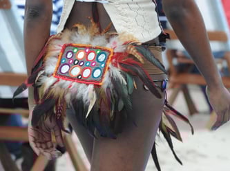 Total im Trend: Exotische Kleidungsstücke, die aussehen, als wären sie aus dem letzten Urlaub mitgebracht worden. Foto: Stefan Sauer