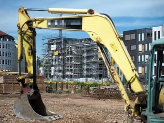Auftragsrückgang im Bauhauptgewerbe. Dank der guten Auftragslage erwartet die Branche in den kommenden Monaten aber steigende Umsätze. Foto: Arno Burgi