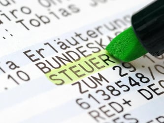 Der Fiskus profitiert von der guten Beschäftigungslage und mehr Privatkonsum. Foto: Tobias Hase/Illustration