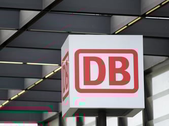 Zu Ostern rechnet die Bahn mit deutlich mehr Gästen. Reisende sollten sich deshalb nicht nur nach Schnellverbindungen schauen. Foto: Rainer Jensen