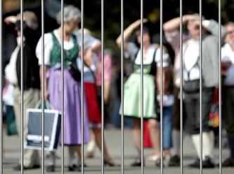 Mit einem Rucksackverbot, Personenkontrollen und einem mobilen Zaun am Rand des Wiesn-Geländes will die Stadt München die Sicherheit auf dem Oktoberfest erhöhen. Foto: Lukas Barth