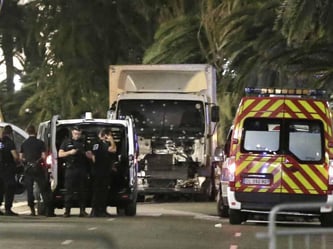 Der Lastwagen in Nizza nach der tödlichen Fahrt. Foto: Franck Fernandes