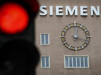 In Deutschland stünden rund 3300 Stellen bei Siemens vor dem Aus, berichtet Bloomberg. Foto: David Ebener/Archiv