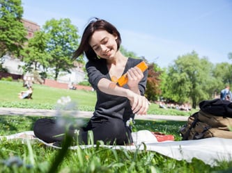 Mit dem passenden Mittel bewahrt man die Haut vor Schäden. Foto: Christin Klose