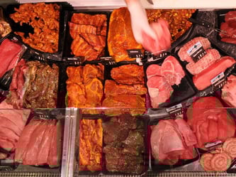 Bayern: Weniger Schweine, mehr Rinder geschlachtet. Foto: Julian Stratenschulte/Archiv