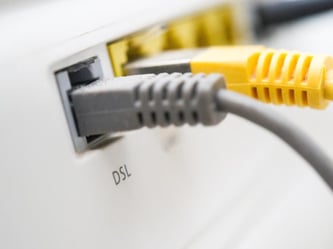 Wenn man einfach nur den Stecker in die Wand stecken müsste, wäre der Telefonanbieterwechsel leicht. Aber damit auch in der Realität alles gut geht, muss man besonders beim Auftragsformular akribisch vorgehen. Foto: Franziska Gabbert