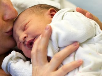 Laut einer aktuellen Studie werden in Deutschland weltweit die wenigsten Kinder geboren. Foto: Arno Burgi/Archiv