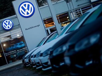 Der VW-Konzern verkaufte im Oktober mit 490 000 Autos weltweit 5,3 Prozent weniger Fahrzeuge der Kernmarke VW als ein Jahr zuvor. Foto: Julian Stratenschulte
