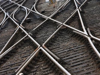 Die Bahn erhebt für ihre Trassen und Stationen Gebühren, die von der Bundesnetzagentur geprüft werden. Foto: Boris Roessler/Archiv