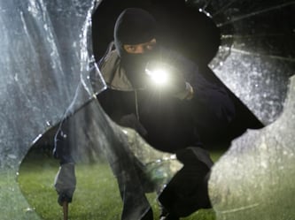 Wenn Einbrecher im Haus waren, sind Betroffene erst einmal geschockt. Doch sie sollten sofort die Polizei und die Versicherung informieren. Foto: Daniel Maurer