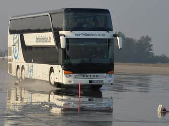 Bis Ende 2016 will die Bahn die Zahl ihrer Fernbus-Verbindungen vervierfachen. Foto: Bernd Settnik
