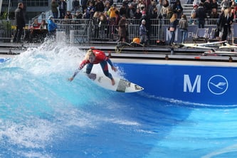 Mareen Scholz in der Citywave (Foto: jochen-schweizer.de)
