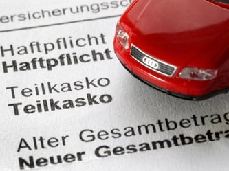 Bei einer Teilkaskoversicherung sind auch Kunststoffscheiben versichert. Aufpassen muss man allerdings, wenn es sich hier um Verschleißschäden handelt. Foto: Martin Gerten