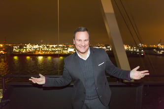 Guido Maria Kretschmer stellt in Hamburg seine selbst designte und entwickelte erste eigene Interior-Linie für Otto vor (Foto: obs / Otto GmbH & Co KG)