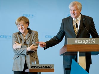 Schwierige Partnerschaft: Bayerns Ministerpräsident Horst Seehofer hat Angela Merkel nicht zum ersten Mal ein Ultimatum gestellt. Foto: Daniel Karmann/Archiv