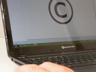 Wer urheberrechtlich geschützte Fotos einfach so ins Netz stellt, riskiert Ärger. Foto: Kai Remmers