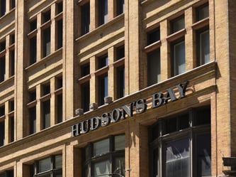 Nach der Kaufhof-Übernahme besetzt der neue Eigentümer HBC wichtige Posten im Aufsichtsrat neu. HBC-Manager Watros übernimmt den Vorsitz und kündigt Investitionen an. Foto: Warren Toda/Archiv