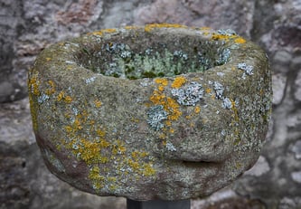 Ein Steintrog aus dem Mittelalter (Symbolbild / Foto: pixabay.com / Momentmal)