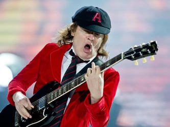 Angus Young gibt auf der Bühne alles. Foto: Daniel Karmann