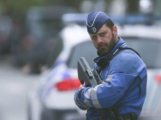 Ein belgischer Polizist während einer Übung in Brüssel. Foto: Olivier Hoslet