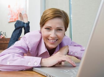 Wer nur ein wenig im Netz surft und Mails verschickt, braucht in der Regel kein superschnelles Internet. Foto: Beyond/Alessandro Ventura