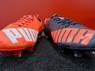 Beobachter gehen davon aus, dass teure Werbekampagnen und der starke US-Dollar den SDax-Konzern Puma stark belastet haben. Foto: Daniel Karmann/Archiv